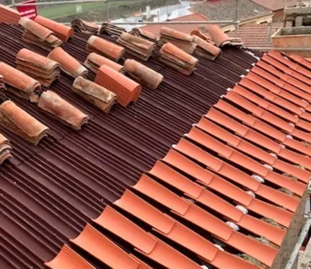 Montaje de onduline bajo teja​ en Andorra